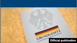 Detaliu de pe coperta raportulului anual al Serviciului de Informaţii Interne din Germania.