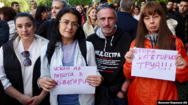 Светлана Аврамова и нейни колеги по време на протеста на медицински специалисти в София, 26 май.