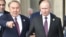 Қазақстанның тұңғыш президенті Нұрсұлтан Назарбаев (сол жақта) Ресей президенті Владимир Путинмен бірге Ақтаудағы Каспий саммиті барысында серуендеп жүр. Ақтау, 12 тамыз 2018 жыл.