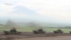 სამხედრო წვრთნა ფუძიამის ძირში