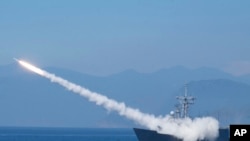 A kínai haditengerészet hadgyakorlatozik Tajvan közelében 2022. augusztus 4-én