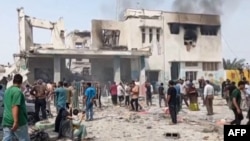 Kadar sa snimka iranske državne televizije 28. februara koji prikazuje, kako se navodi, posledica smrtonosnog raketnog napada na žensku školu u Minabu, na jugu Irana.