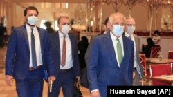 زلمی خلیلزاد د ۲۰۲۱ز کال د اګست پر ۱۰مه له خپل پلاوي سره د قطر پلازمېنې دوحې ته ورسېد. 