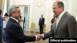 Armenian President Serzh Sarkisian (left) receives Russian Foreign Minister Sergey Lavrov in Yerevan on June 23. 