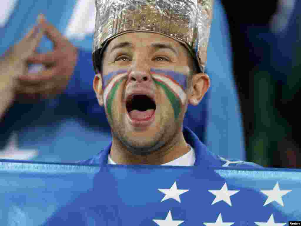 Qatar -- An Uzbek fan shouts before their 2011 Asian Cup semi-final soccer match against Australia at Khalifa stadium in Doha, 25Jan2011 - An Uzbekistan fan shouts before their 2011 Asian Cup semi-final soccer match against Australia at Khalifa stadium in Doha January 25, 2011. REUTERS/Mohammed Dabbous (QATAR - Tags: SPORT SOCCER)