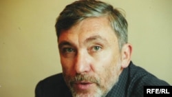 Олег Сафаралиев начинал карьеру на Бакинской киностудии. Он — автор картины «Прямая трансляция», свою последнюю работу «Прощай, южный город» снял на «Азербайджанфильме»
