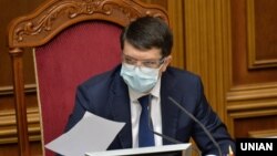 Голова Верховної Ради Дмитро Разумков під час позачергового засідання парлваменту в Києві, 24 квітня 2020 року