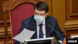 Разумков додав, що, на його особисту думку, вибори по всій території суверенної держави «повинні відбуватися згідно з єдиним законом»