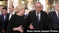 Viorica Dăncilă și Jean Claude Juncker, președintele Comisiei Europene, la preluarea președinției.