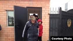 Pastor Bakhytzhan Kashkumbaev emerging from an Astana jail shortly before he was rearrested on October 8