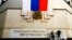 Крым парламентининин имаратындагы Украинанын желеги Орусиянын желегине алмаштырылды. Симфереполь. 19-март, 2014