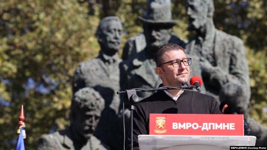 Архивска фотографија-претседателот на ВМРО-ДПМНЕ Христијан Мицкоски зборува на протест пред Собранието на 23 октомври 2020
