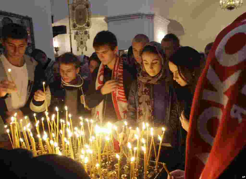 Thousands of Lokomotiv Yaroslavl fans attended a commemorative service at a church in the city a day after the disaster.&nbsp;