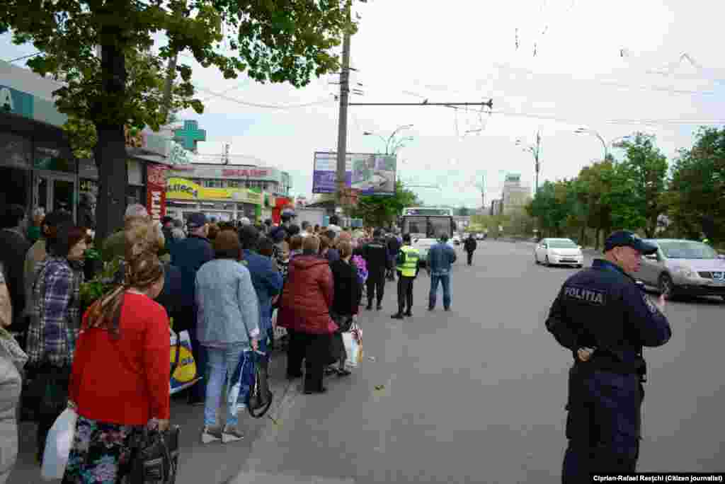 1. Primăria Chișinăului a organizat transport gratuit spre cimitir (Foto: Ciprian-Rafael Raețchi)