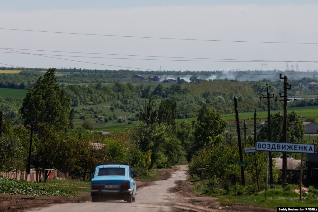 Në korrik të vitit 2024, filluan betejat për fshatin Vozdvyzhenka, në rajonin e Donjeckut, Ukrainë. Pak para kësaj, në maj të vitit 2024, Nuzhnenko fotografoi pasojat e granatimeve të një ndërmarrje bujqësore pranë Vozdvyzhenkas. Që nga janari, Vozdvyzhenka është nën okupim.