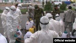 Кожент шаарындагы санитардык кызматкерлер.  7-май, 2020-жыл. 