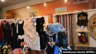 معرض لمركز الاشغال اليدوية المدرسية في البصرة