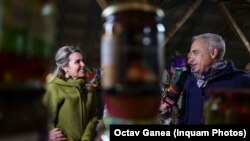 Călin și Cristela Georgescu într-una dintre ieșirile politice.