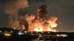 دود ناشی از انفجارهای دوشنبه‌شب در اصفهان پس از حملات هوایی آمریکا؛ ترامپ از اعلام هدف بمباران شده خودداری کرد