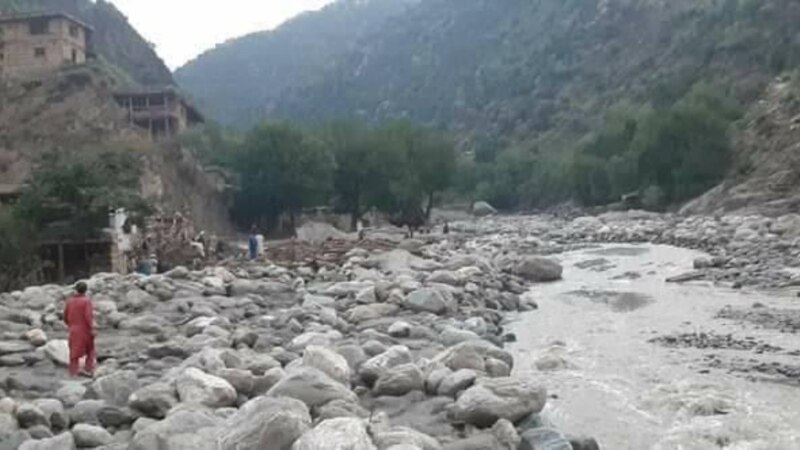 افغان سیلاب ځپلو خلکو له پاکستان مرسته ولېږله
