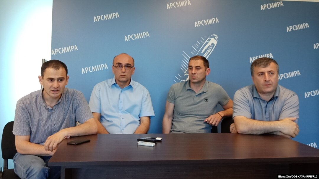 Представители инициативной группы: Алхас Джинджолия, Нугзар Аргун, Астамур Какалия и Рисмаг Аджинджал
