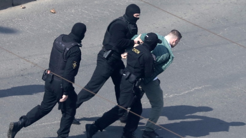 Во время соревнований по триатлону в Минске силовики задержали троих велосипедистов