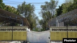 Armenia -- A new cafe and restaurant is constructed at Mashtots Park in downtown Yerevan, August 4, 2020.