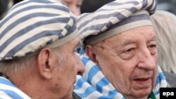 Колишні в’язні Освенціма під час заходів зі вшанування жертв Голокосту