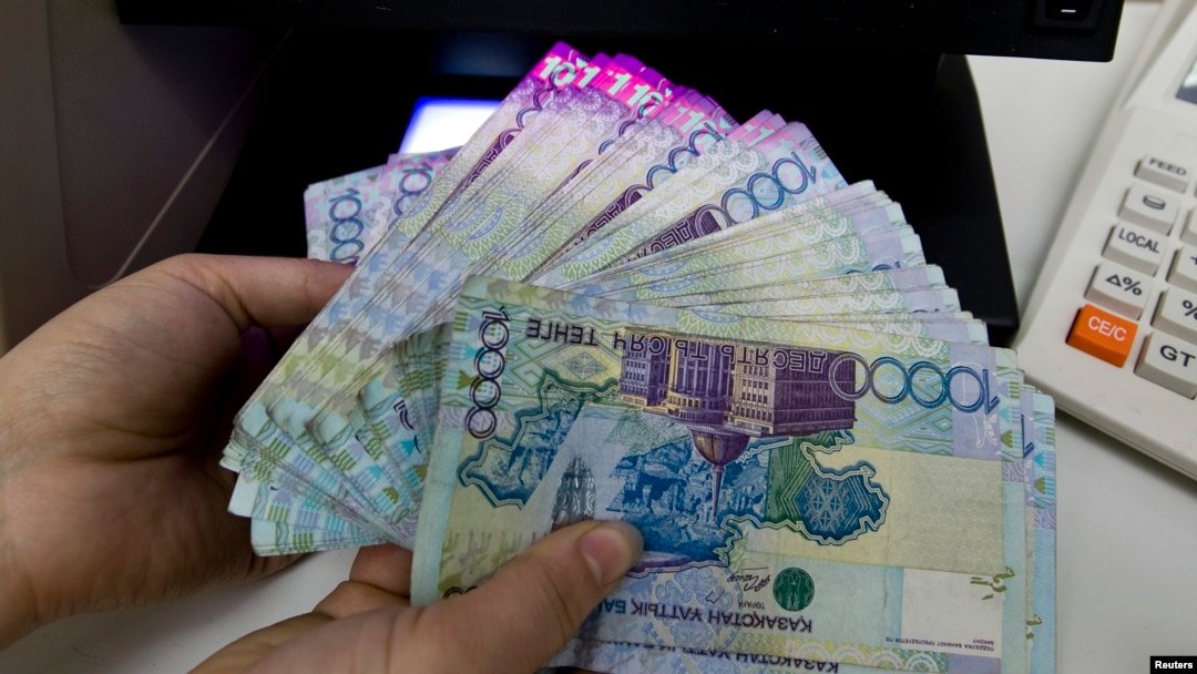 Екі еркек пен үш балапанның топтық порно видеосы Брянск порно видео