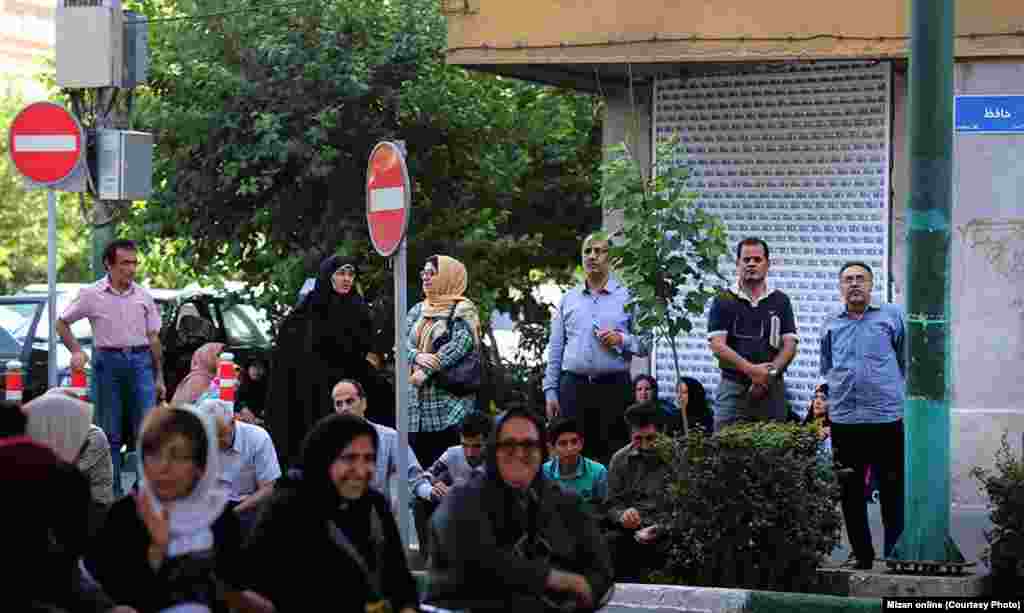 والدین داوطلبین در حال تلاش برای تقسیم انتظارهایشان.