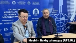 Заңгер Мейірман Қалмаханұлы және саясаттанушы Дос Көшім жаңа Конституция жобасына қатысты жиында. Алматы, 4 ақпан 2026 жыл.