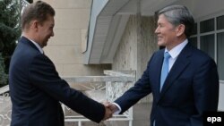 Президент А. Атамбаев "Газпромдун" жетекчиси Алексей Миллер менен. Бишкек, 10-апрель, 2014