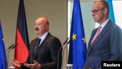 Գերմանիա - Ադրբեջանի Նախագահ Իլհամ Ալիևը և Գերմանիայի կանցլեր Ֆրիդրիխ Մերցը համատեղ ասուլիսի ժամանակ, Բեռլին, 21-ը հուլիսի, 2026թ.
