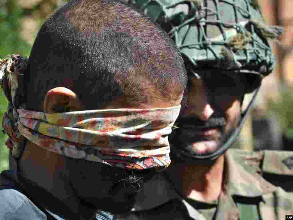 Pakistan - Teroristi - Pakistanska vojska izvještava o uspjesima u svojoj borbi protiv Talibanskih ekstremista u regionu Swat. 