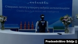 Humanoidni robot predstavljen na otvaranju kineske fabrike robota u Šapcu (29. avgust 2026.)