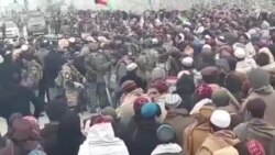 په پکتیکا کې خلکو د افغان ځواکونو په غاړه کې ګلان واچول