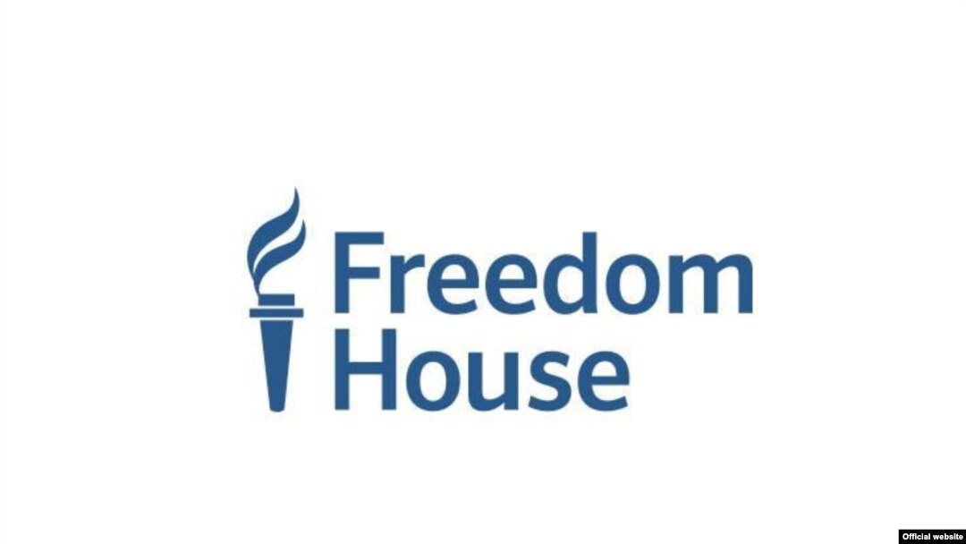 «Медіа в Криму залишаються жорстко обмеженими, а професійні та громадянські журналісти стикаються з репресіями за свою роботу», – вважають в організації