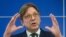 Consternat este cuvântul folosit de liderul liberal-democraților europeni față de dosarul care i s-a deschis Laurei Codruța Kovesi în momentul finalei pentru alegerea procurorului-șef european