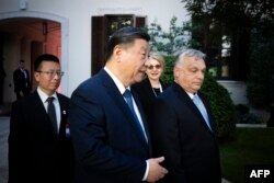 Xi Jinping și Viktor Orban, în timpul vizitei liderului chinez la Budapesta.