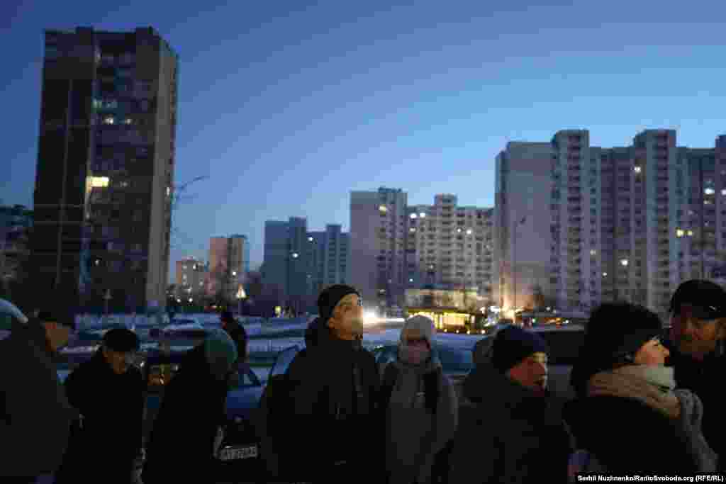 World Central Kitchen (WCK) активно працює в Києві та по всій Україні з початку повномасштабного вторгнення, надаючи продовольчу допомогу у формі гарячих страв та продуктових наборів, співпрацюючи з місцевими ресторанами та фондами, щоб підтримувати ВПО, маломобільних людей та жителів деокупованих територій, забезпечуючи їх їжею. Організація надала 293 млн порцій їжі з початку повномасштабного вторгнення