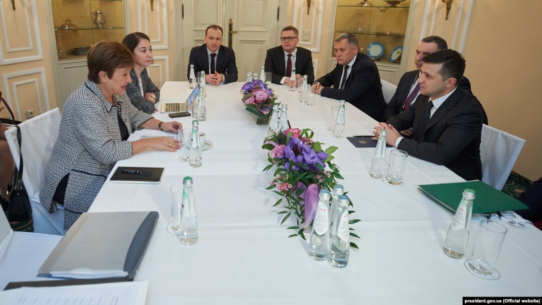 Ukrainian President Volodymyr Zelenskiy (right) meets with IMF officials in February 2020.