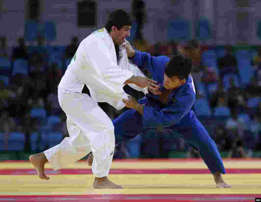 მეოთხედფინალში ლაშა შავდათუაშვილი დამარცხდა იაპონელ შოჰეი ონოსთან, რომელმაც შემდეგ კიდევ ორი შერკინება მოიგო და ჩემპიონის ტიტული მოიპოვა.