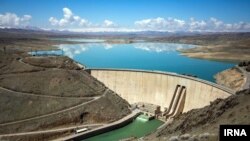 نمایی از سد زاینده‌رود