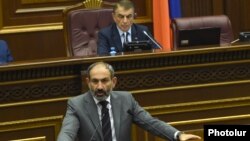 Armenia - Prime Minister Nikol Pashinian speaks at a parliament session chaired by speaker Ara Babloyan, 23 May 2015.