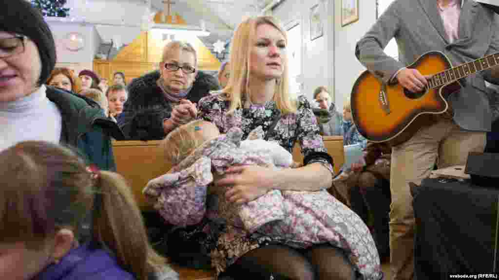 Belarus - Catholics celebrate Christmas, Minsk, 25Dec2015