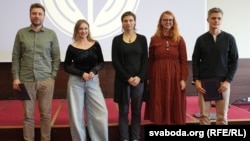 Журналіст Радыё Свабода Андрэй Шаўлюга (зьлева) — адзін зь ляўрэатаў сёлетняга конкурсу
