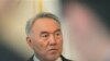 Неке сарайының Қазақстан президенті Нұрсұлтан Назарбаев келер кездегі көрінісі. Шымкент. 27 қыркүйек 2010 жыл.