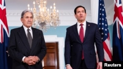مارکو روبیو (راست) در کنار وینستون پیترز، وزیر خارجه نیوزیلند