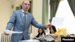 Armenia - A law-enforcement official recounts ballots from a precinct in Artashat where official results of the February 18 presidential election were annulled because of reported fraud, Yerevan, 2Apr2013.