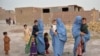 Afganistan: gra afgane bashkë me fëmijët e tyre, të zhvendosura në provincën Herat (8 korrik 2021). 